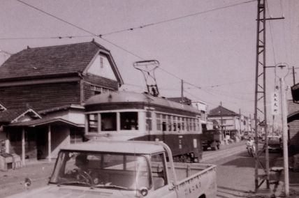 Street car on Tyamachi Street in old days (at sometime tea was transported, too)